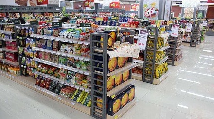 为什么超市经常调整货架上商品的摆放位置？