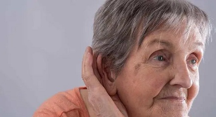 听力下降容易得老年痴呆？