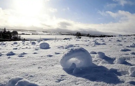 为啥雪能被卷起来？