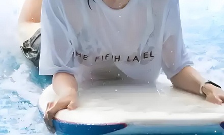 为什么游泳时千万不能穿白色的泳衣?