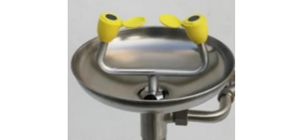 为什么实验室里会装着淋浴器，有人在实验室冲澡吗？