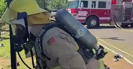为什么消防员灭火后，要扭动身体？