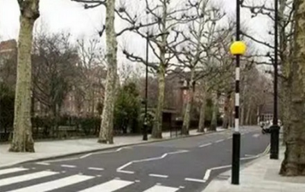 为什么英国很多路口没有红绿灯,只有一颗闪烁的黄球?