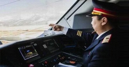为什么高铁司机每 30 秒就要踩一次踏板？