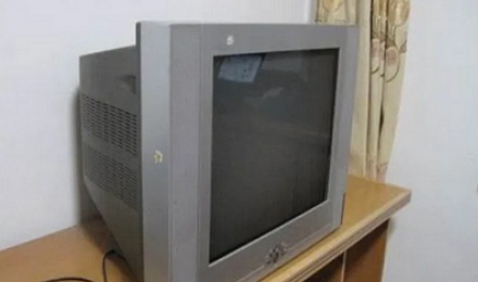 为啥小时候电视机出故障拍几下就好了，现在却行不通了？