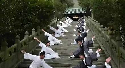 武侠小说里的「门」和「派」有什么区别？