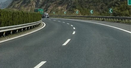 为什么高速公路要故意设置很多弯道？