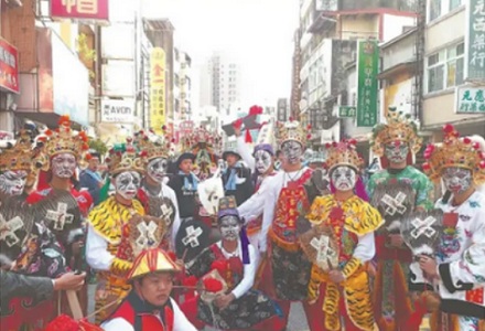 为什么台湾人管精神小伙叫 8 + 9？