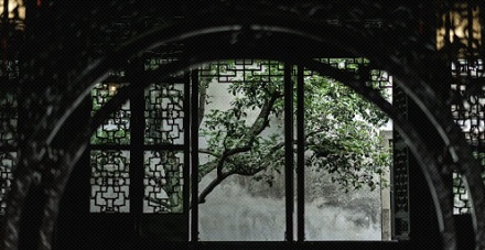 古代纸糊的窗户一捅就破，到风下雨怎么办？