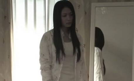 日本女子潜入别家壁橱长住一年后被发现