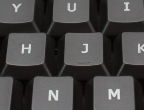 键盘上的两个突起键是为了方便盲打