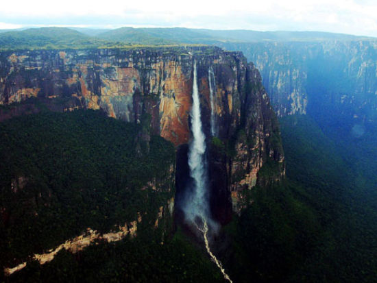 世界最高瀑布委内瑞拉的天使瀑布（Angel Falls）