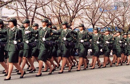 日本陆上自卫队的常规编制约18万人，历代AV女优总数约有15万