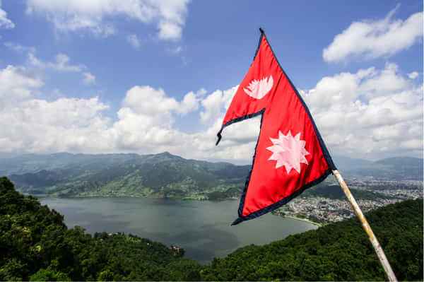 尼泊尔国旗由两个三角形组成