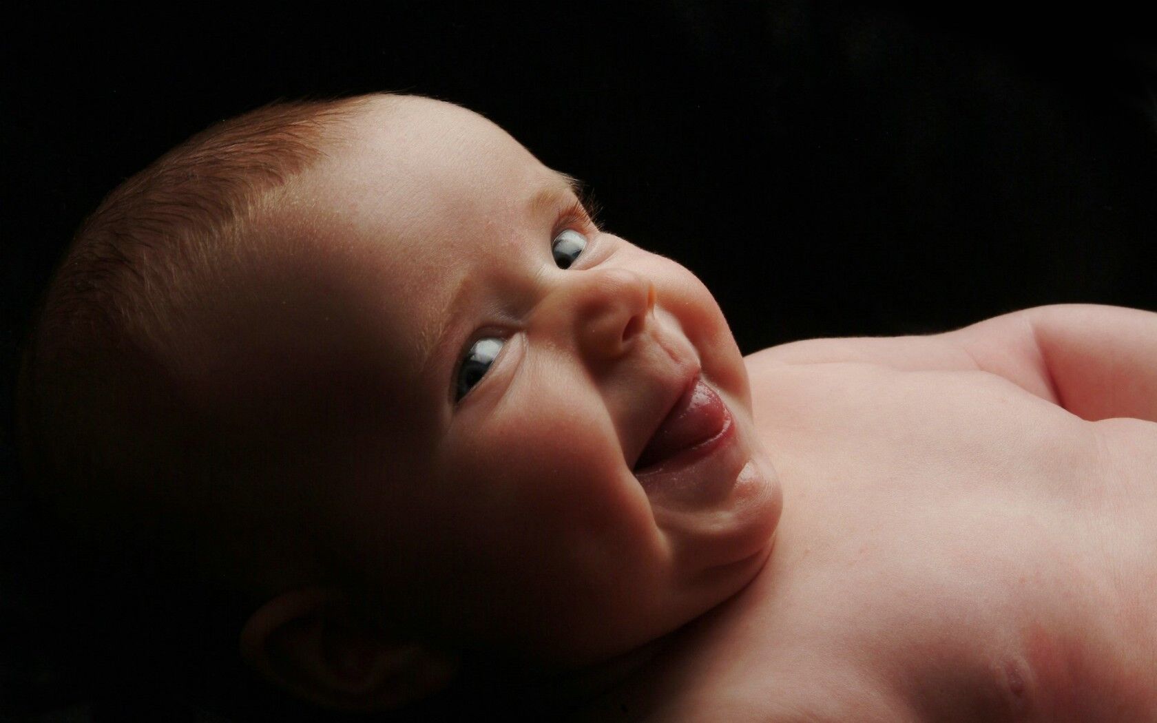 在美国用手机拍别人家婴儿的裸照是违法的