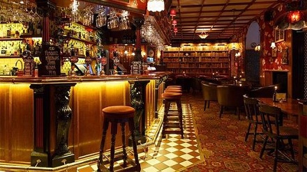 为什么英国的酒吧十分昏暗？