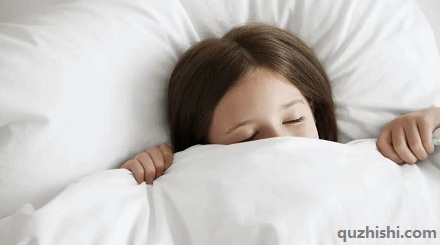 盖重一点的被子能改善睡眠？